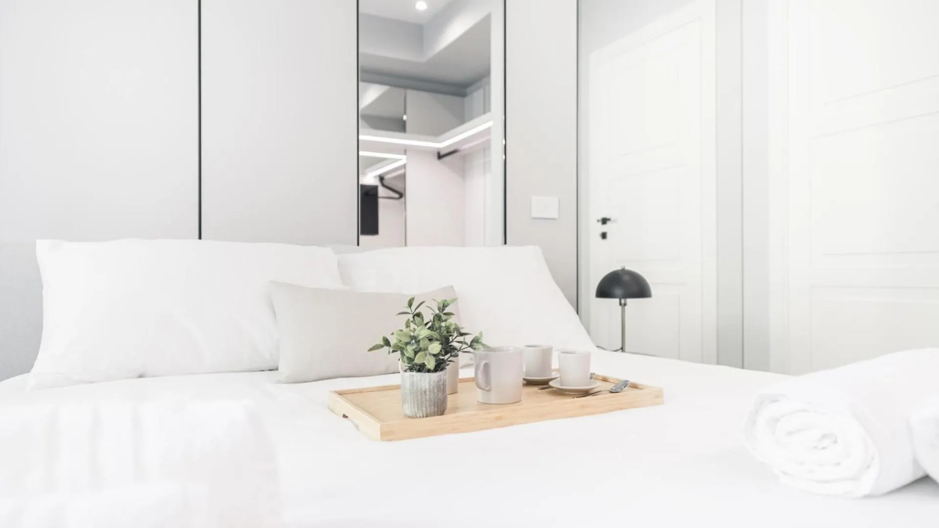 Easylife - Spa E Terrazza Vicino Al Duomo Милан Апартаменты